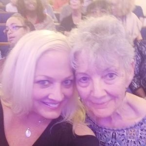 Meet your Posher, Cynthia